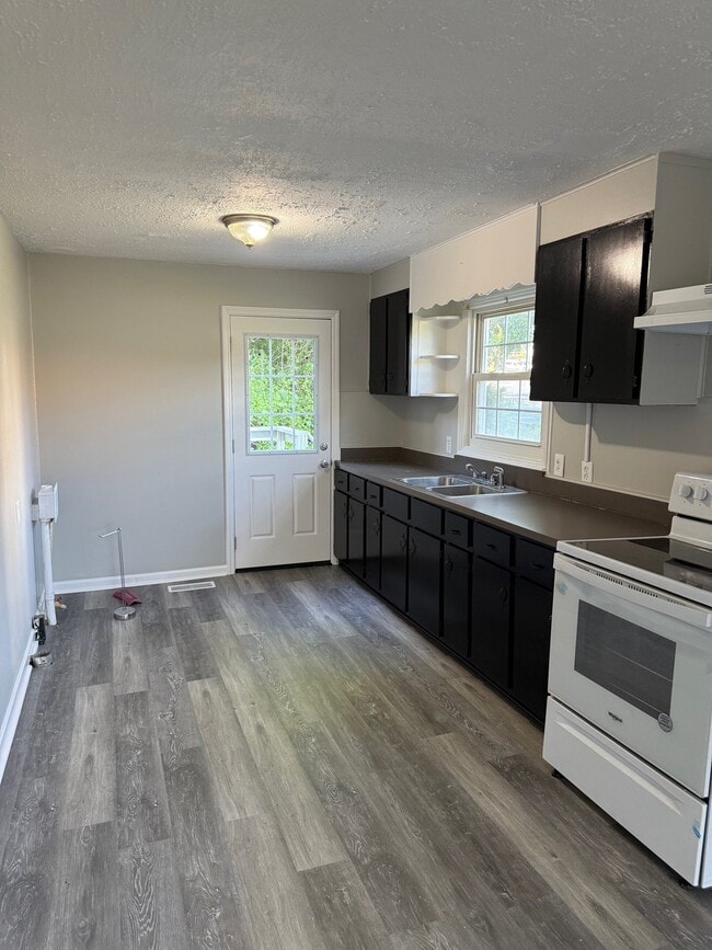 Building Photo - 409 Hazelwood Pike