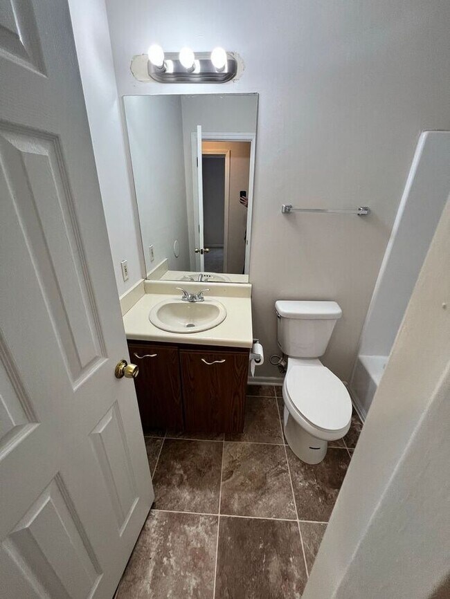 Building Photo - Hard to find and easy to love—this spacious Sugar Hill home won’t last long!