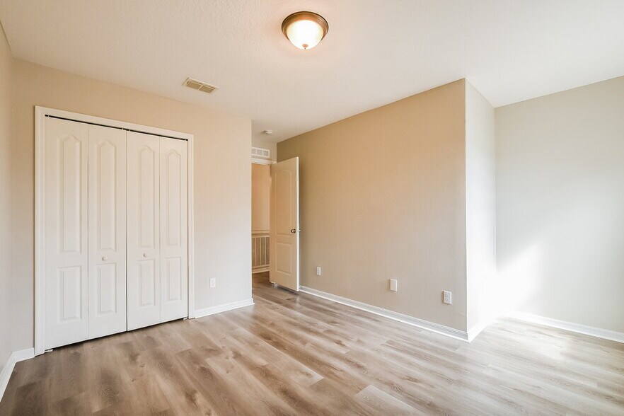 Building Photo - 7545 Sloewood Dr