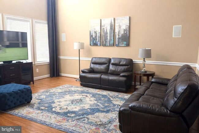 Building Photo - 49 Sloan Rd