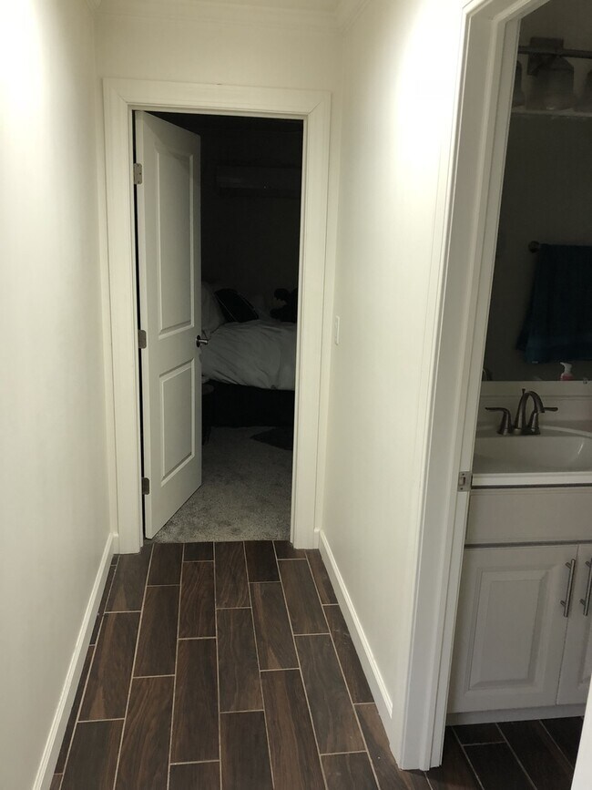 Building Photo - 105 Wiedmaier Ct