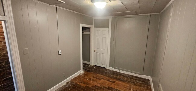 Building Photo - **COMING SOON** Desirable East Baltimore, Reasonably- Priced Town Home For Rent!
