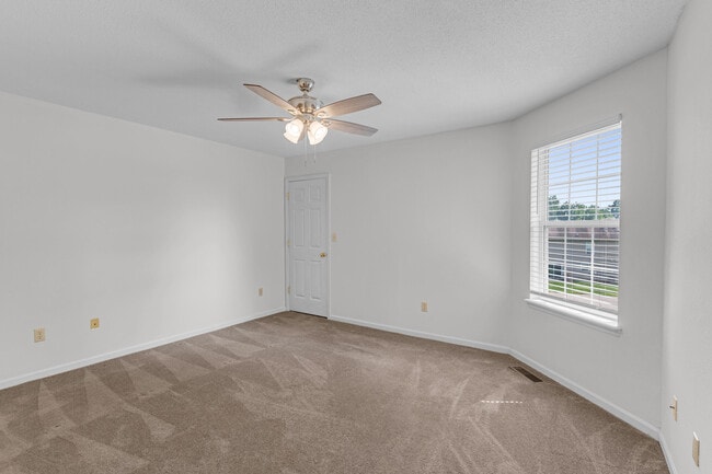 Building Photo - 4919 W Millbrook Dr