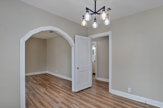 Building Photo - Highland Fully Remodeled 2 Bedroom Home