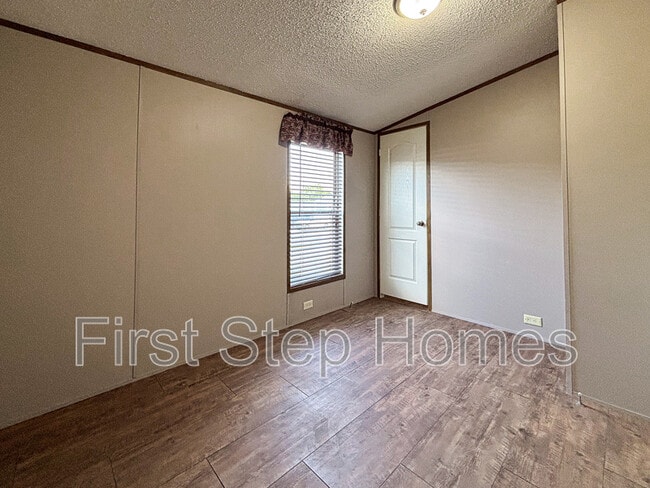 Building Photo - 618 San Rafael