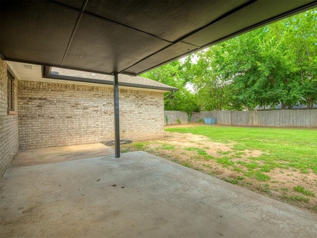 Building Photo - 1819 Lakehurst Dr