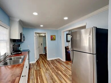 Kitchen - 411 Monroe Ave