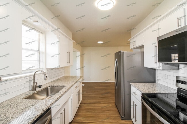 Building Photo - 301 Fay Ave