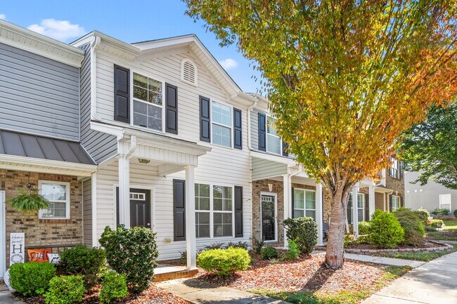 Building Photo - **Charming 2/2.5 Burlington Townhome**