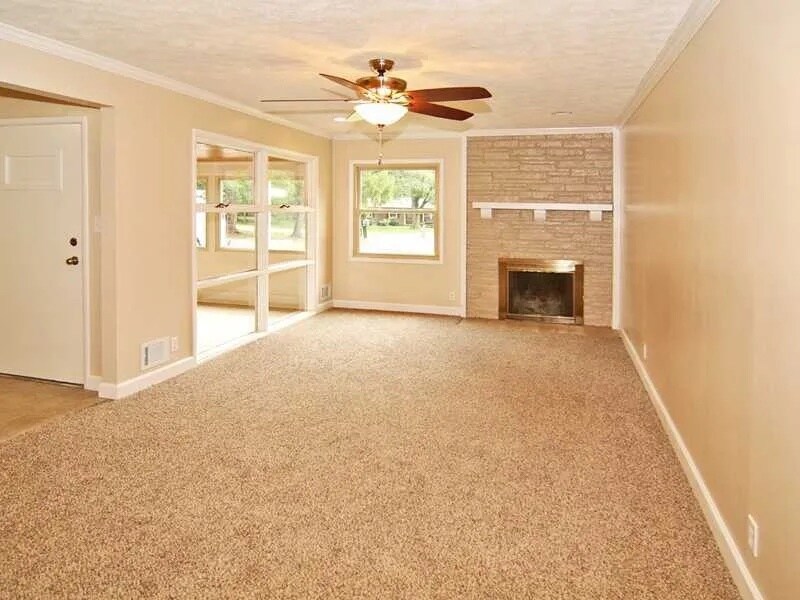 Building Photo - 10118 Holaday Dr