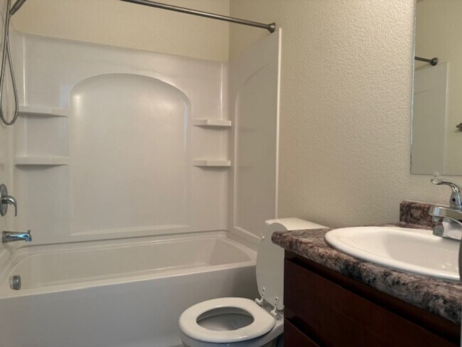 Building Photo - House For Lease