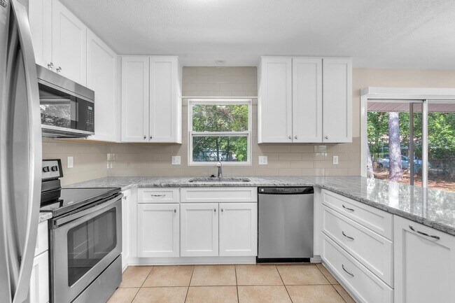 Building Photo - Updated Kitchen and Oversized Yard!