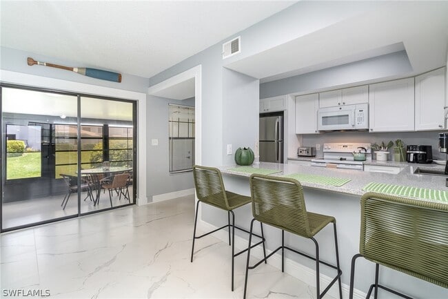 Building Photo - 146 Clyburn Way W