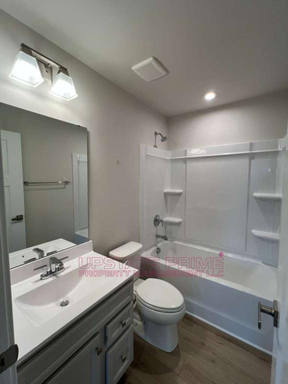 Building Photo - 340 Lograto Ln