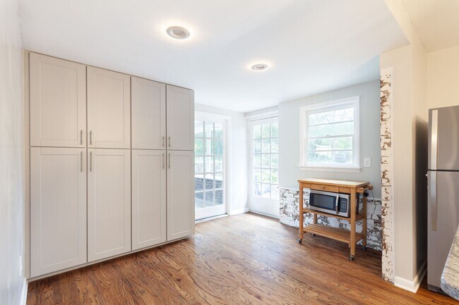 Building Photo - Very Spacious 4/3 w/ Finished Basement in ...