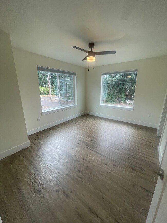 Building Photo - Modern Three Bedroom Duplex in Lebanon!