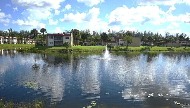 Building Photo - 198 Lake Evelyn Dr