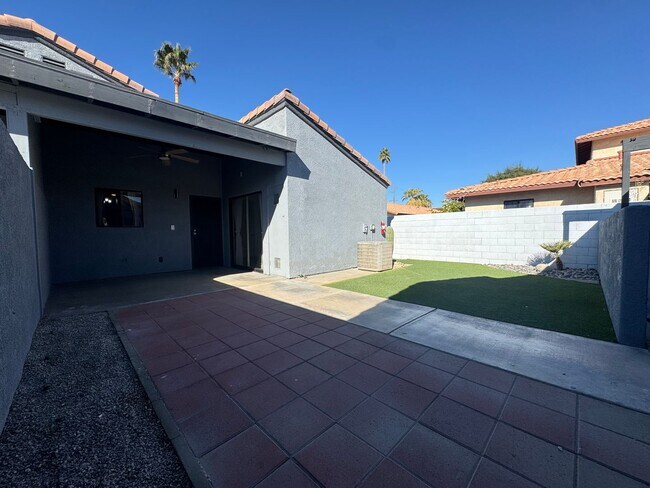 Building Photo - COMING SOON!!! Lovely 3 Bedroom / 2 Bath Apartment in Cathedral City!