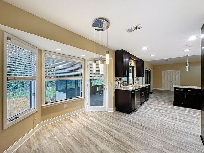 Building Photo - Exquisite Lake County Home with Lake Harris Views