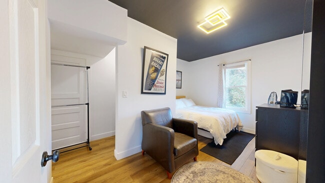 Building Photo - 237 Greenwich St