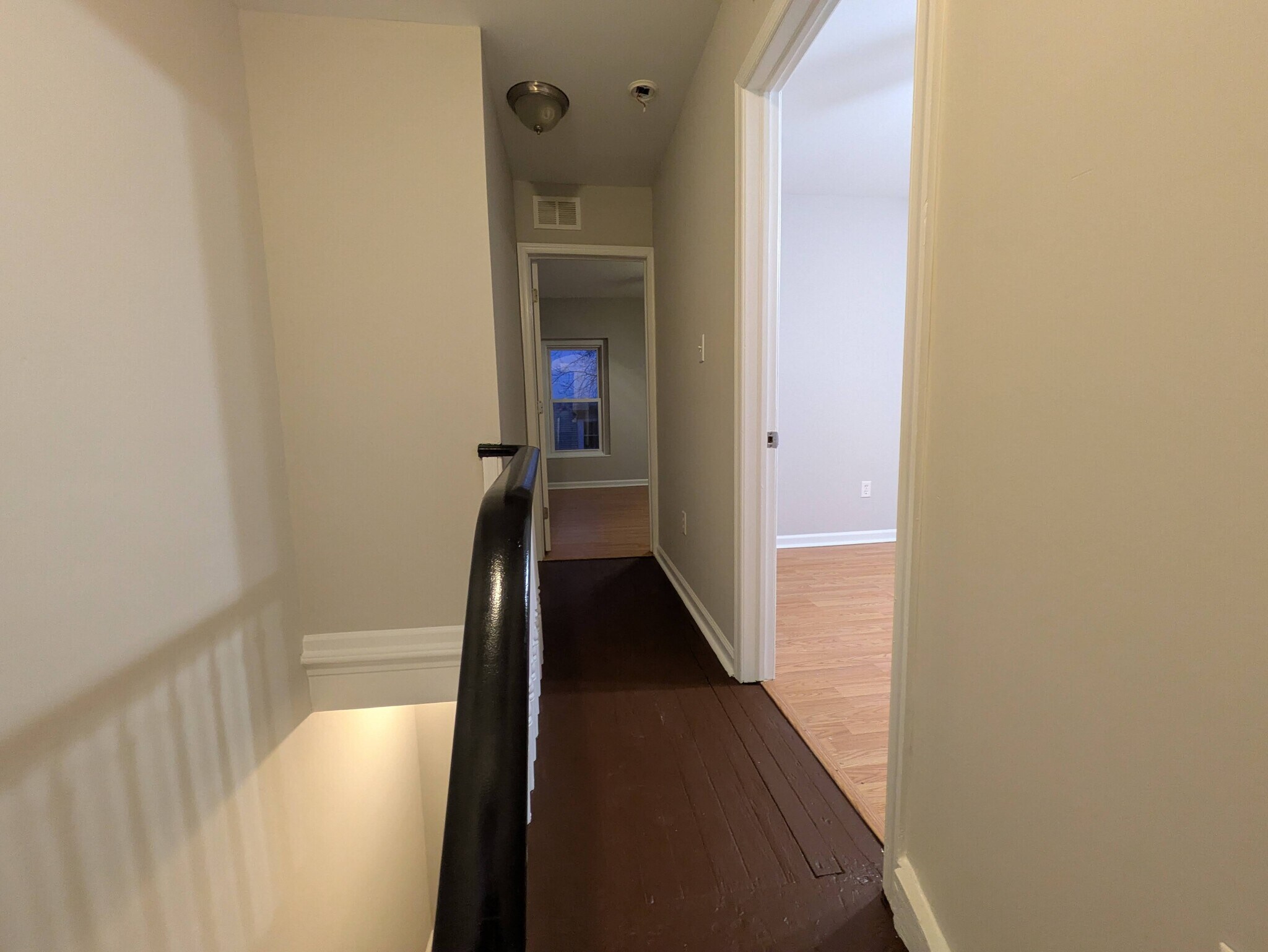 Building Photo - 653 Chain St