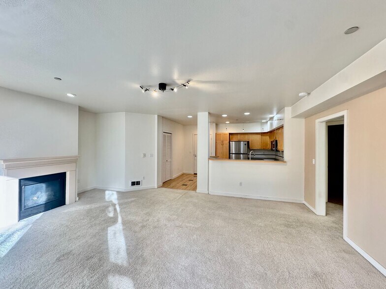 Building Photo - One Parking Spot Free! (FREE RENT until end of the year)