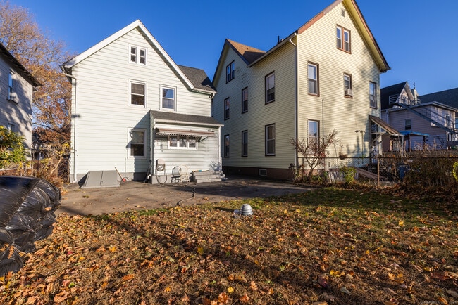 Building Photo - 216 Howard Ave