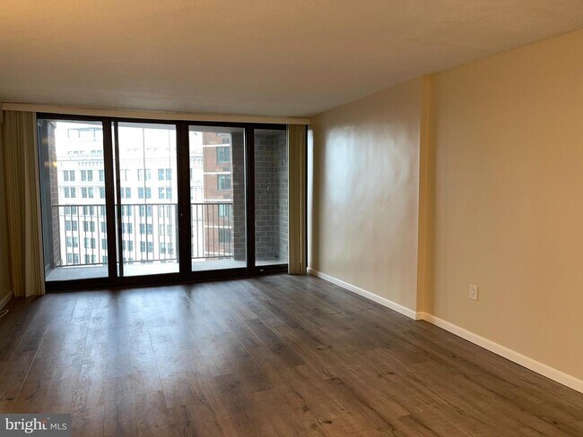 Primary Photo - 1420 Locust St