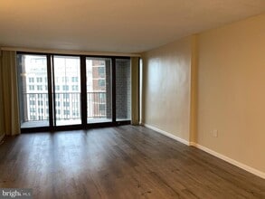 Building Photo - 1420 Locust St