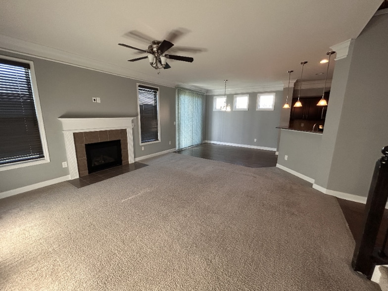 Building Photo - 427 Rockcrest Way