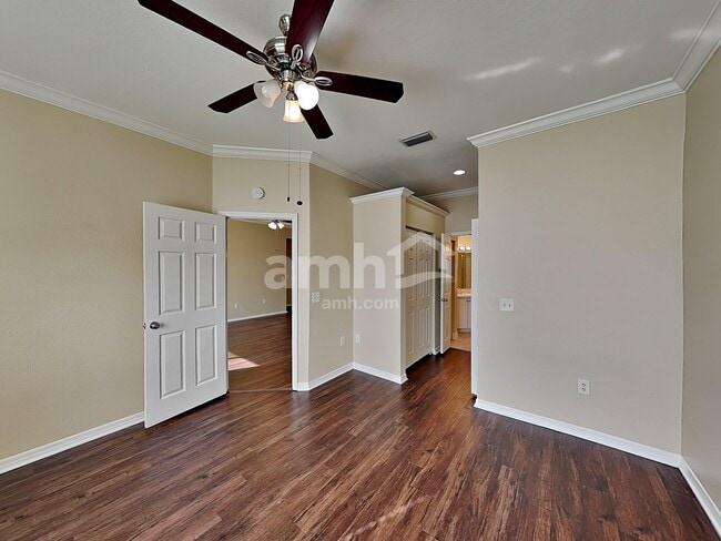 Building Photo - 823 Springwood Cir