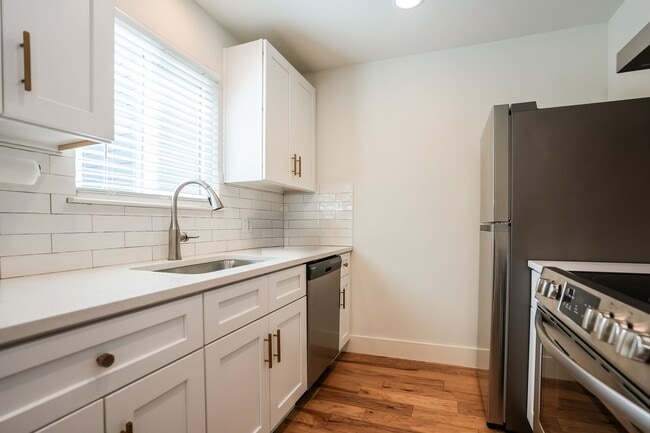 Building Photo - Beautiful 2 bedroom, 2 bathroom condo in Galindo!!!