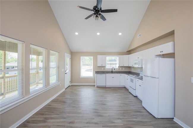 Building Photo - 8271 Elm Ln