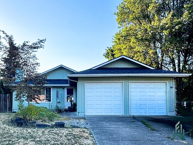 Primary Photo - Quiet and comfortable 3 bed/ 1 bathroom house