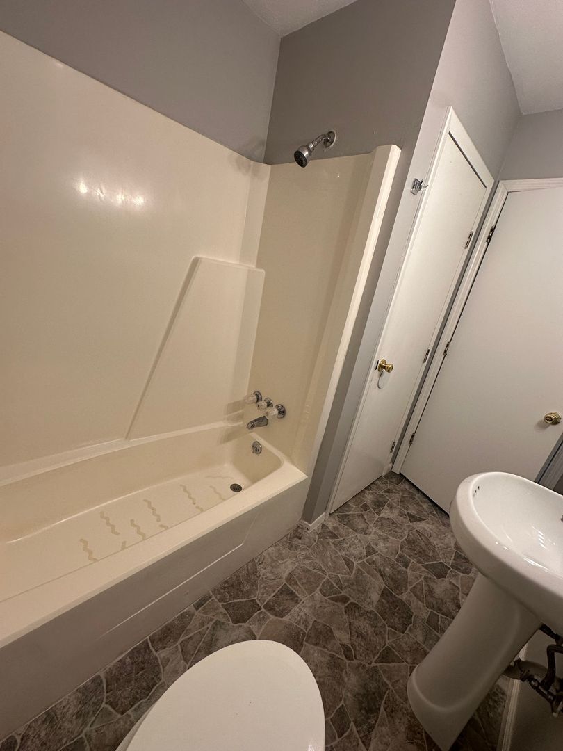 Building Photo - 1572 Elizabeth St