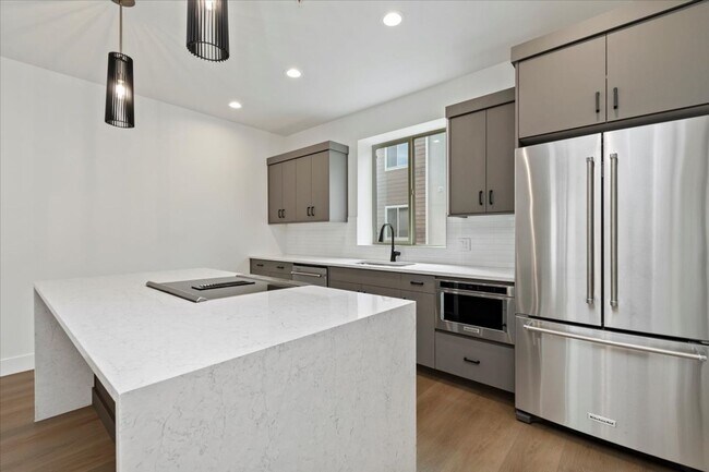 Building Photo - BRAND NEW 3 bed 3.5 bath townhouse