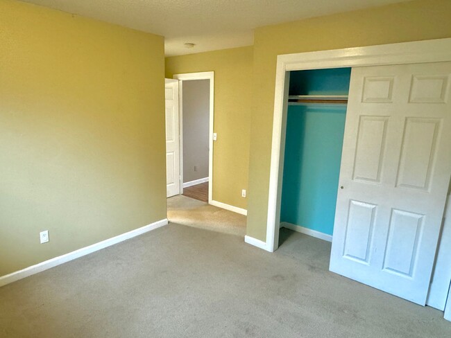 Building Photo - Boise Neighborhood 2-Story with A/C, Attached Garage, Fenced Backyard