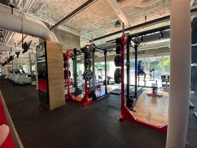 Building Photo - 2301 Collins Ave