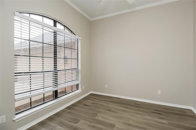 Building Photo - 1632 Hollowbrook