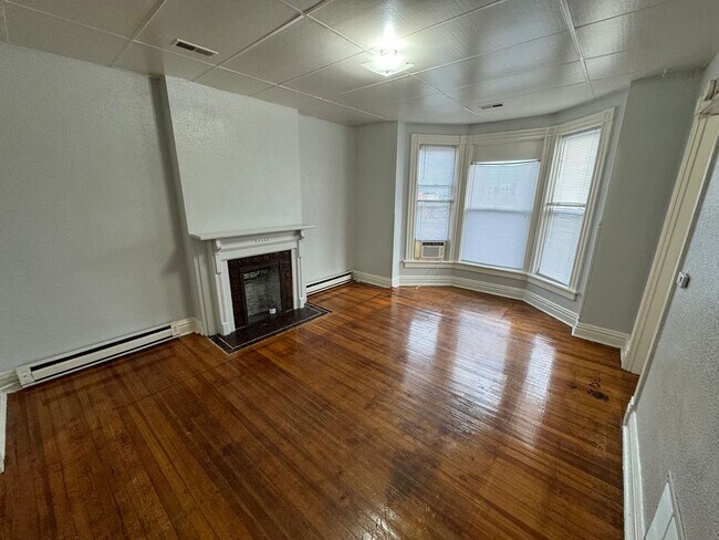 Building Photo - 432 W 3rd St
