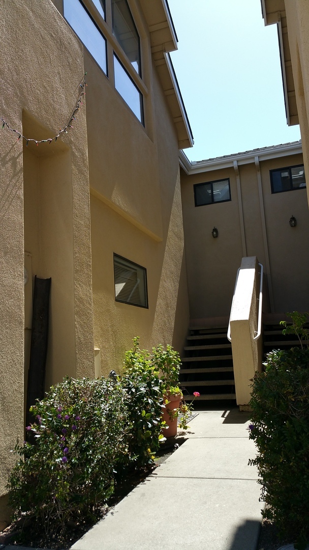 Building Photo - Condo on Chorro/Highland-About as close to...