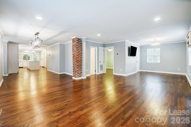 Building Photo - 1724 Dunkirk Dr