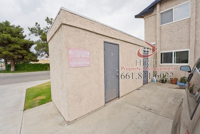 Building Photo - 6401 Castleford St