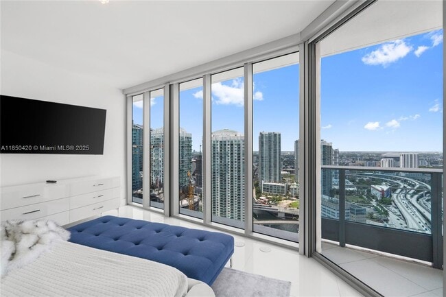 Building Photo - 200 Biscayne Blvd Way