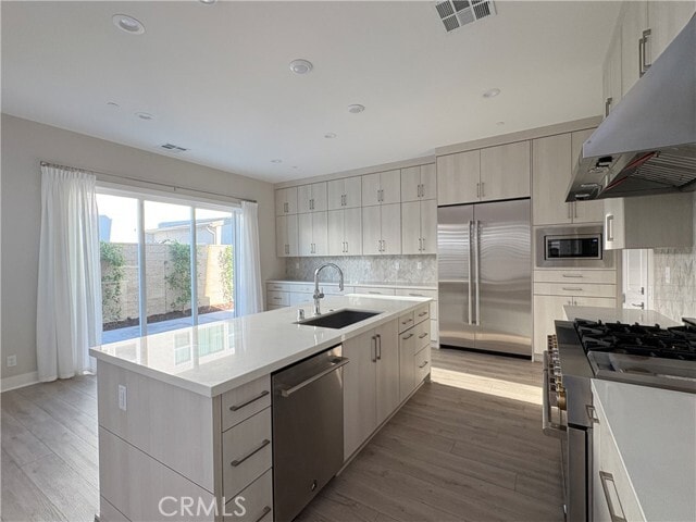 Building Photo - 160 Longden