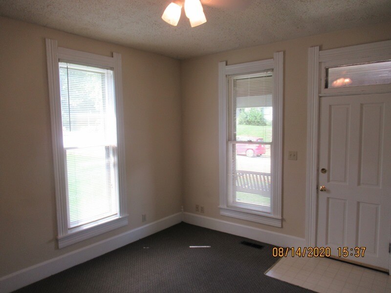 Building Photo - 320 E Cottage Grove Ave