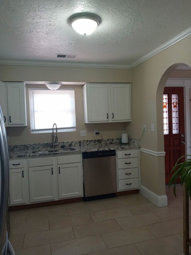 Building Photo - RIO RANCHOAFFORDABLE!!