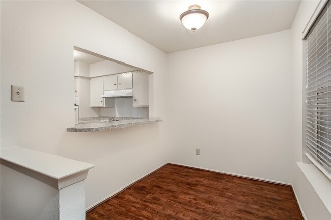 Building Photo - 7544 Brentcove Cir