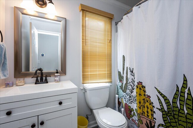 Building Photo - 616 E Davie St