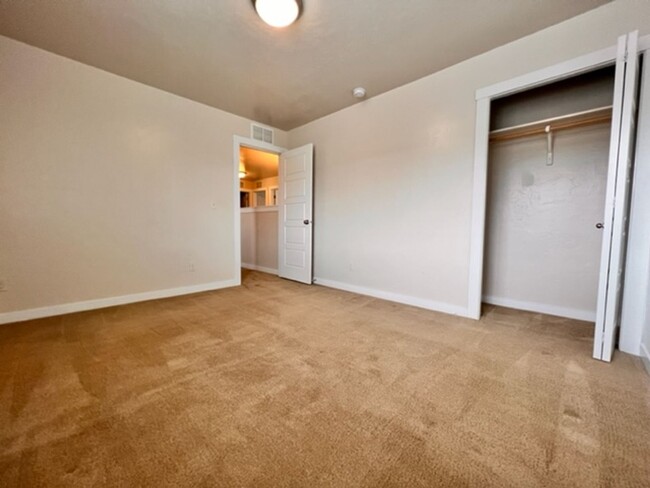 Building Photo - 4336 Cruzatte~Giant East Boise Home Close ...